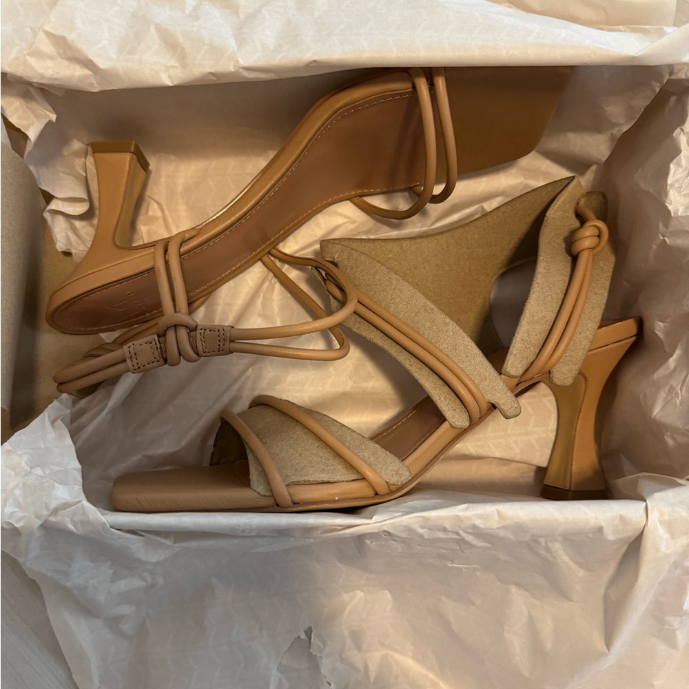 Marc Fisher nude heels - new in box and never worn!